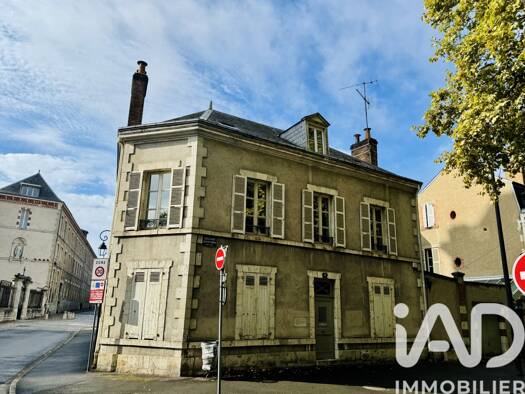 Maison de ville à vendre 404 000 € 8 pièces 7 chambres 195 m² 163 m² de terrain Bourgogne-Châtelet Orléans 45000