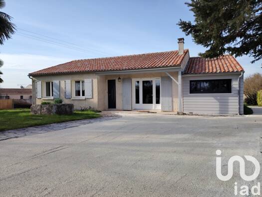 Maison de plain-pied à vendre 219 000 € 6 pièces 4 chambres 110,5 m² 1 949 m² de terrain Jarnac-Champagne 17520