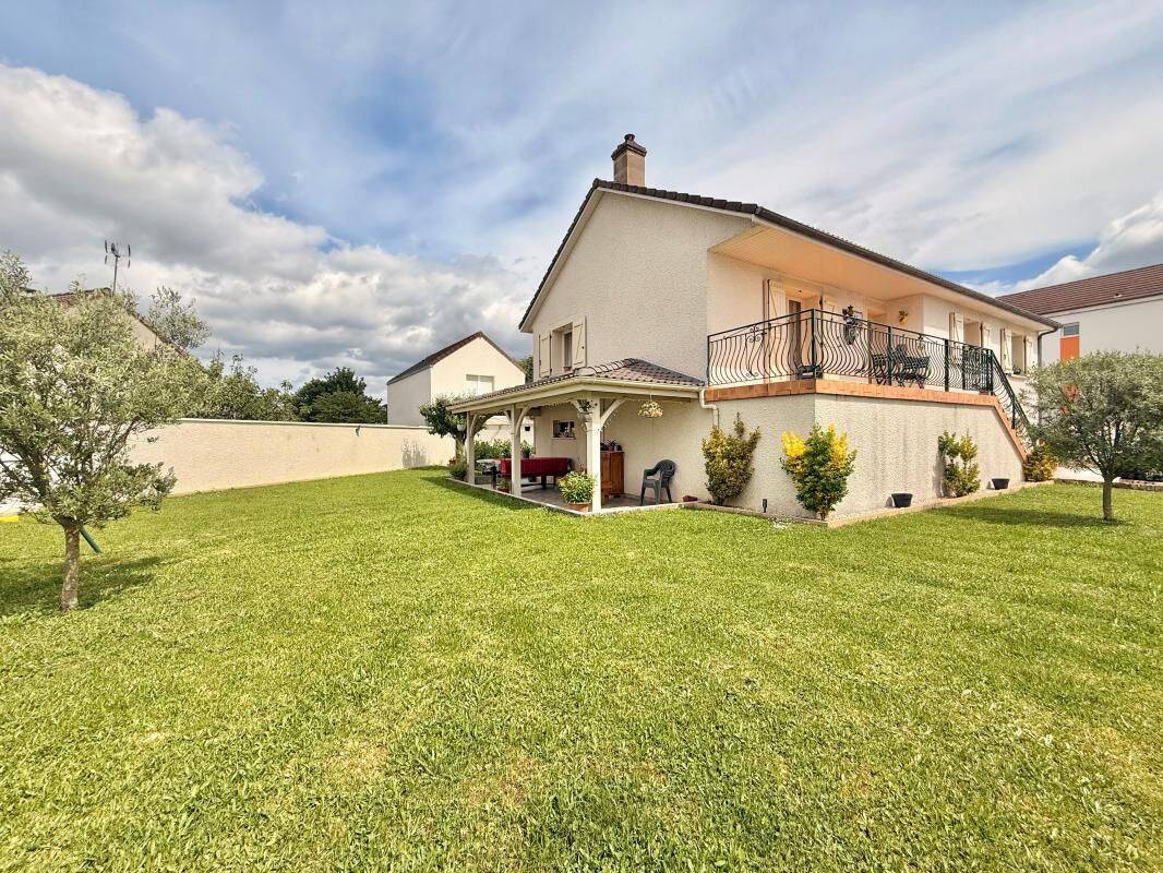 Maison 5 pièces 88 m² · à Genlis · 88 m² · 300 000 €