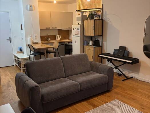 Appartement à louer 990 € 1 pièce 36 m² RDC/4 disponible dès maintenant Jardin Parisien Clamart 92140