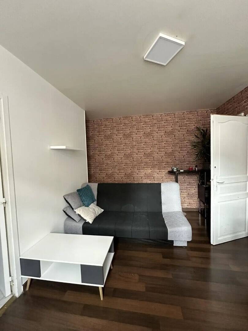 T2 DE 31.42 m2 RUE DE SERRIGNY — 2