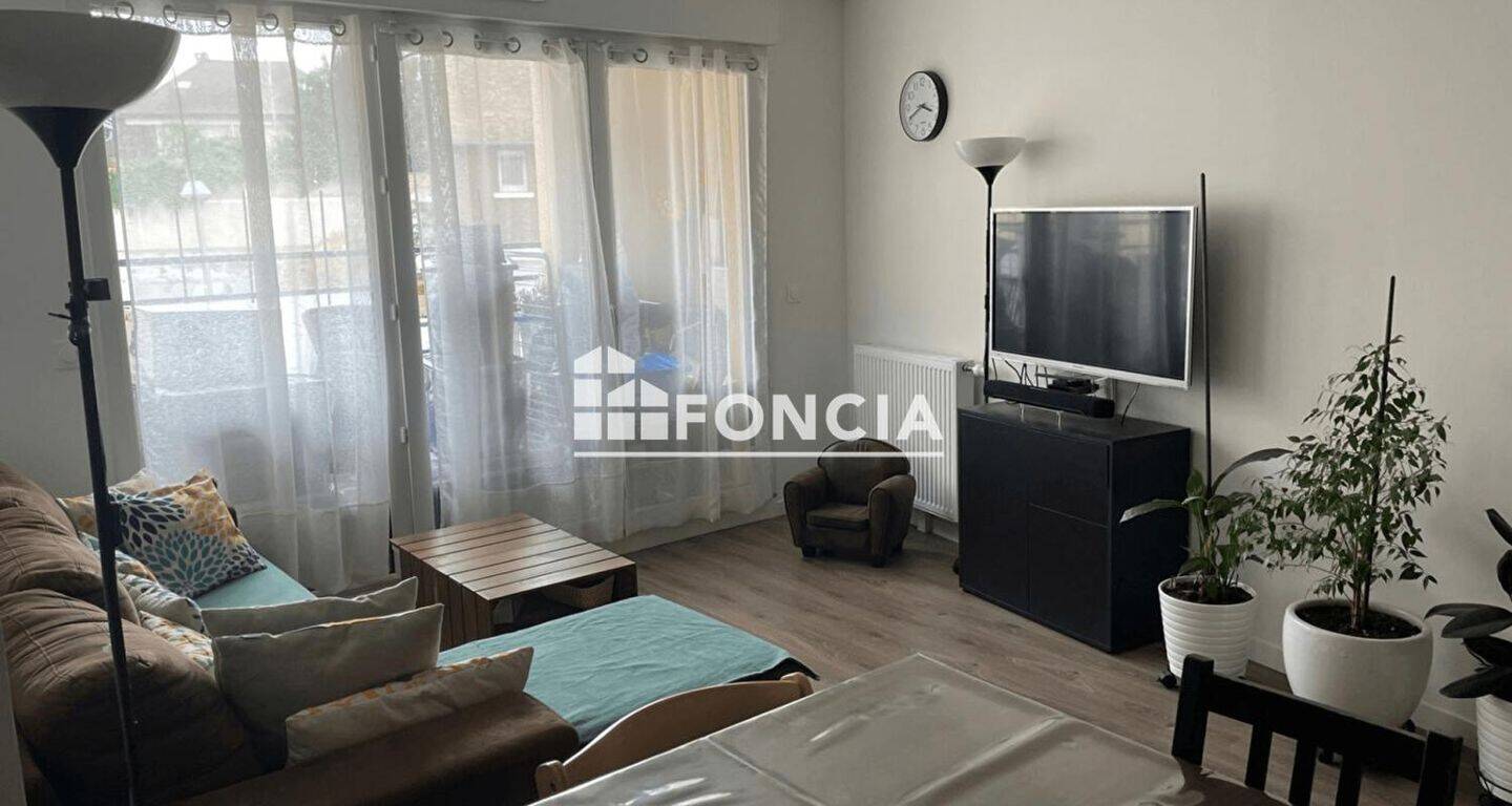 Appartement 3 pièces 66 m² · à Étampes · 65,9 m² · 910 €