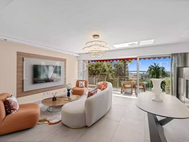 Appartement à vendre 760 000 € 3 pièces 2 chambres 86,4 m² Étage 1/3 Petit Juas Cannes 06400