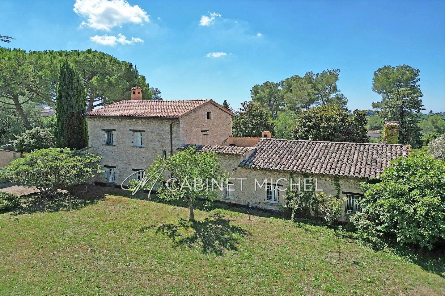 Maison 10 pièces 292 m² · à Le Rouret · 292 m² · 2 120 000 €