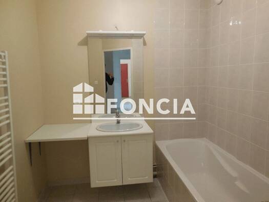 Appartement à louer 890 € 4 pièces 3 chambres 84,8 m² Étage 3/4 Les Blaches-Les Champs Montélimar 26200