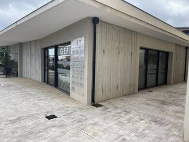 Local commercial à louer 2 130 € 100 m² de surface de vente Ouest et Sud Borgo 20290