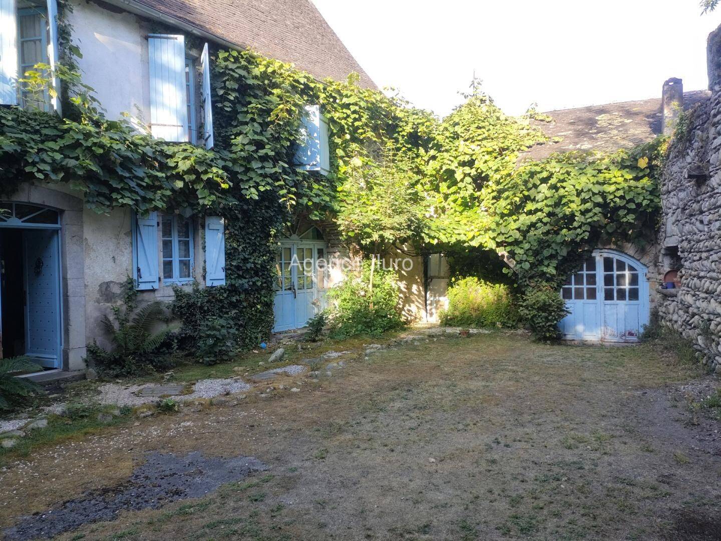 Maison 7 pièces 227 m² · à Oloron-Sainte-Marie · 227 m² · 304 000 €