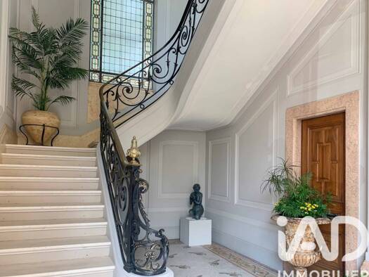 Appartement à vendre 890 000 € 4 pièces 2 chambres 109 m² Étage 2/2 Centre Ville Centre Fontainebleau 77300