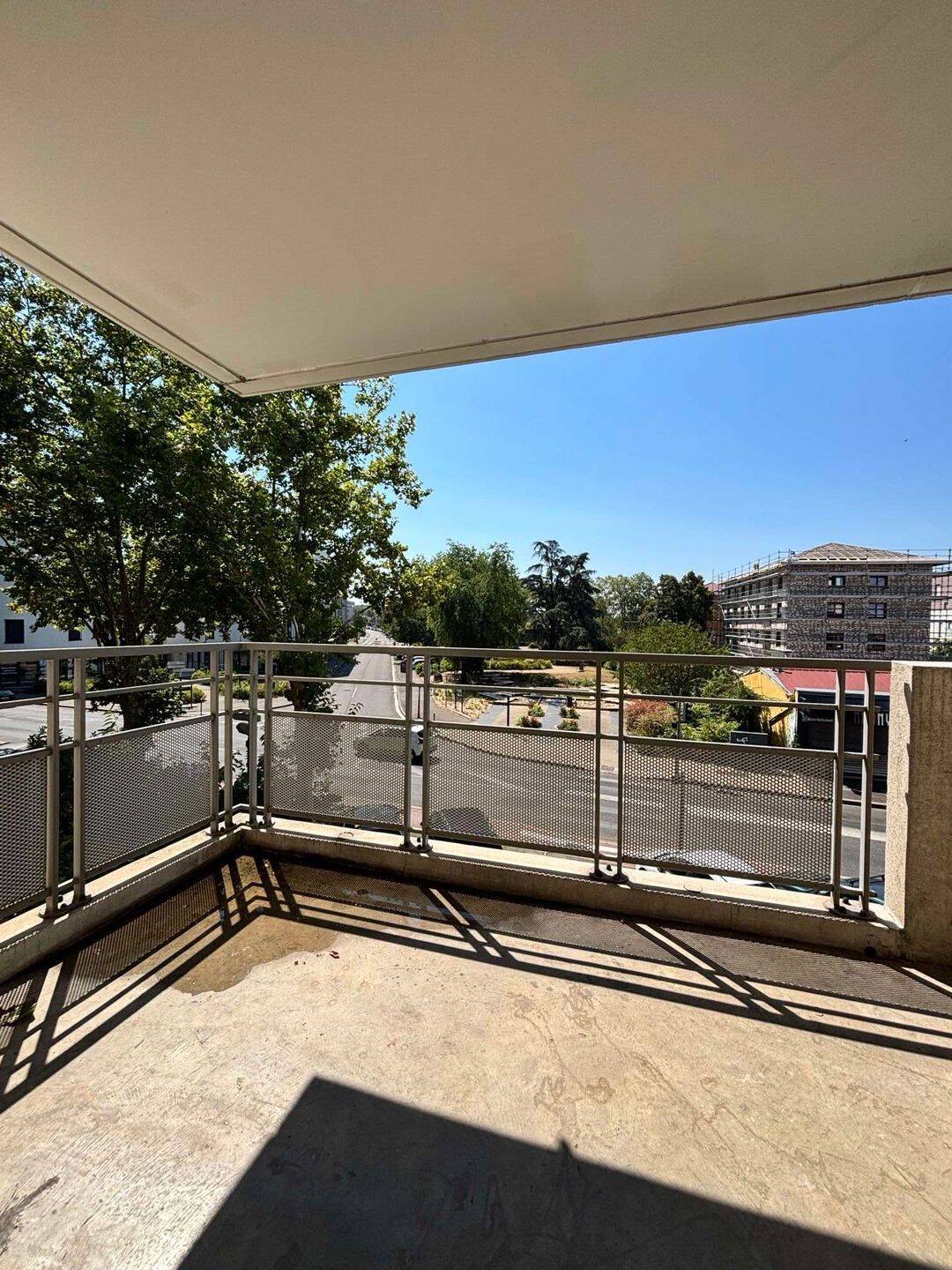 Appartement 2 pièces 39 m² · à Décines-Charpieu · 39 m² · 658 €