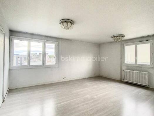 Appartement à vendre 88 500 € 4 pièces 3 chambres 91 m² Étage 8/8 La Boucle Clermont-Ferrand 63100