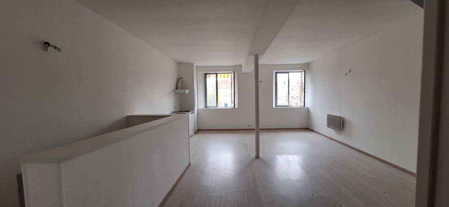 Maison 6 pièces 160 m² · à Villeneuve-l'Archevêque · 160 m² · 69 000 €