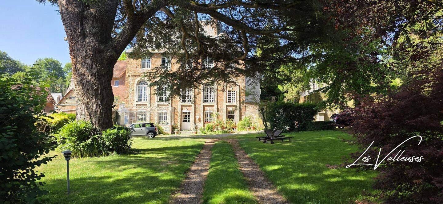 Maison 8 pièces 243 m² · à Arques-la-Bataille · 243 m² · 600 000 €