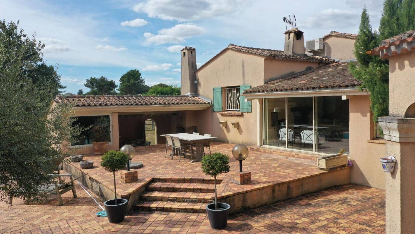 Maison 6 pièces 300 m² · à Pugnac · 300 m² · 440 000 €