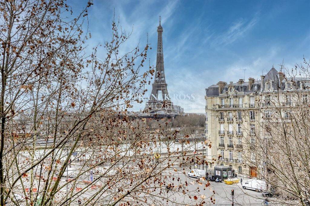 Appartement 6 pièces 172 m² · à Paris 8ème Arrondissement · 172 m² · 12 800 €