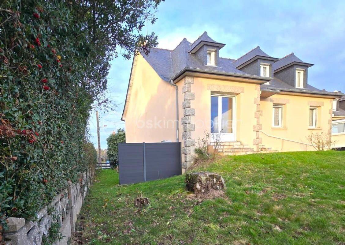 Maison 6 pièces 126 m² · à Bourg-des-Comptes · 126 m² · 276 000 €