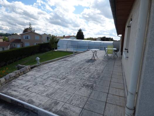 Maison de plain-pied à vendre 400 000 € 4 pièces 3 chambres 97 m² 1 166 m² de terrain Chazelles-sur-Lyon 42140