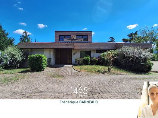 Villa à vendre 838 350 € 10 pièces 5 chambres 290 m² 1 894 m² de terrain Clermont-Ferrand 63100