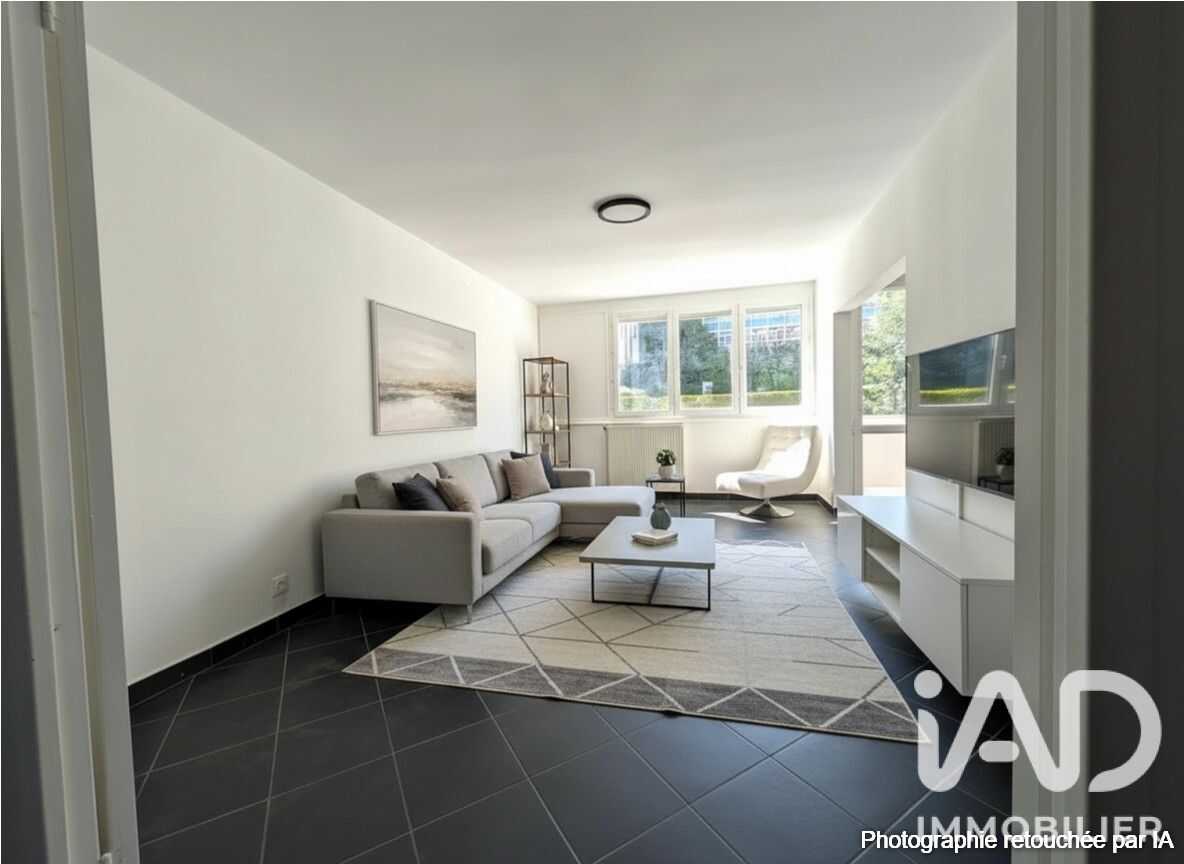 Appartement 3 pièces 82 m² · à Saint-Étienne · 81,7 m² · 76 000 €