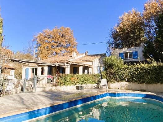 Villa à vendre 650 000 € 5 pièces 4 chambres 170 m² 2 937 m² de terrain Jouques 13490