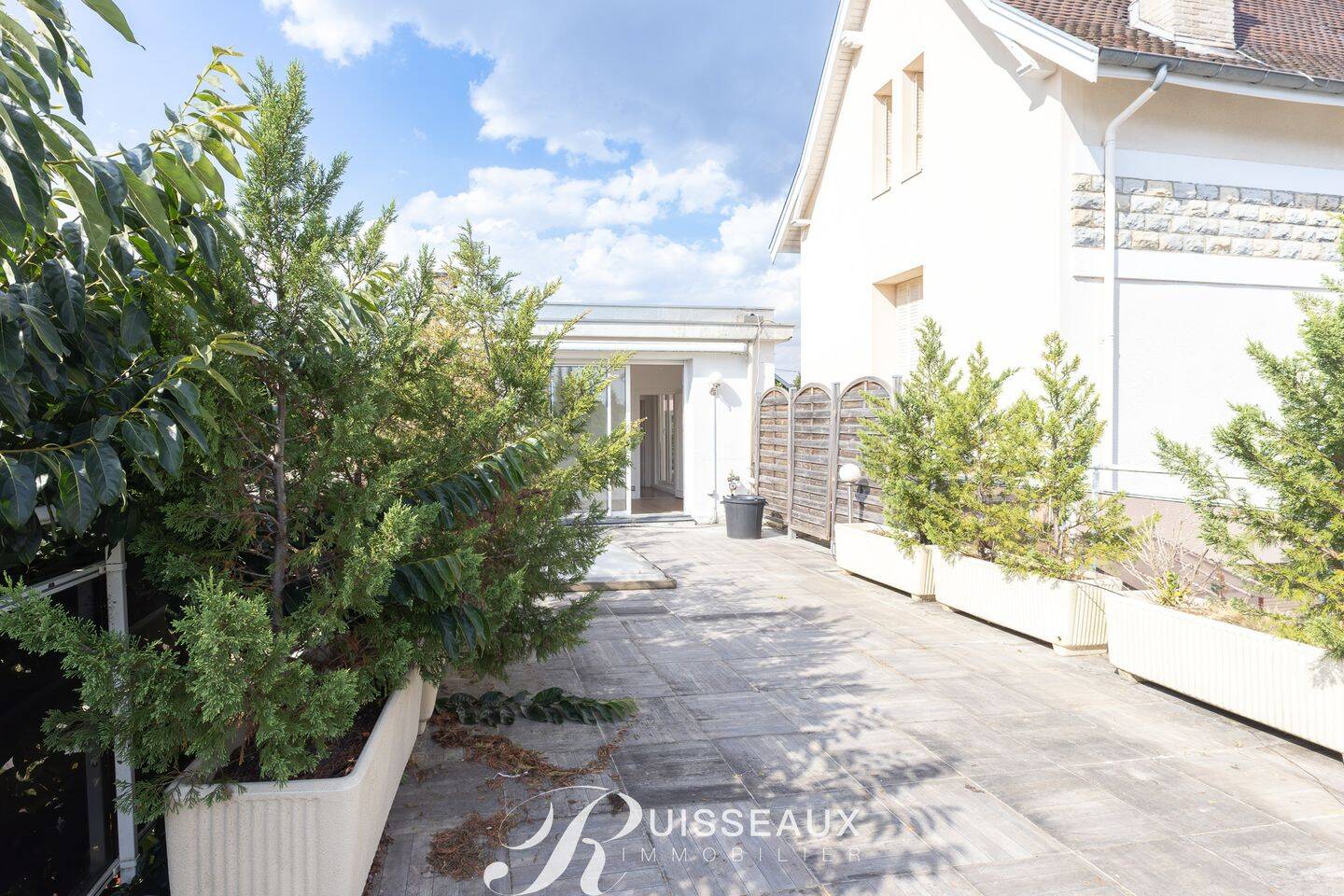 Maison 4 pièces 108 m² · à Dijon · 107,9 m² · 1 200 €