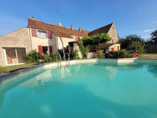 Maison à vendre 449 000 € 7 pièces 5 chambres 200 m² 1 450 m² de terrain Argentières 77390