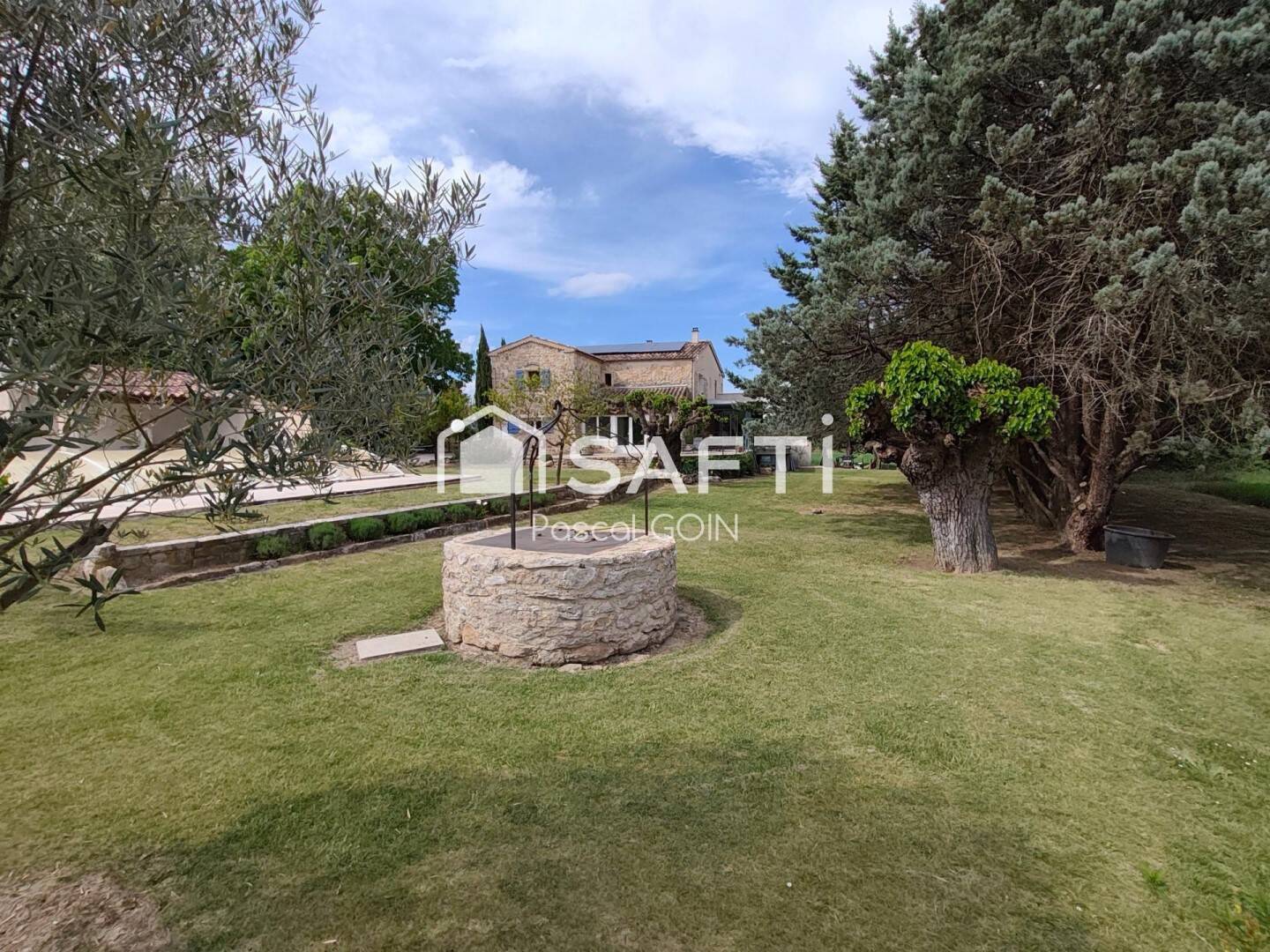 Maison 9 pièces 217 m² · à Saint-Jean-de-Maruéjols-Et-Avéjan · 217 m² · 499 000 €