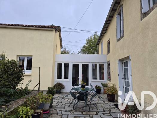 Maison à vendre 126 000 € 4 pièces 2 chambres 120 m² 615 m² de terrain L'Absie 79240