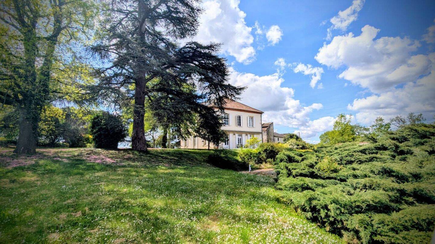 Maison 7 pièces 320 m² · à Layrac · 320 m² · 700 000 €