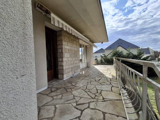 Maison à vendre 260 000 € 7 pièces 3 chambres 179 m² 1 599 m² de terrain La Ville-aux-Dames 37700