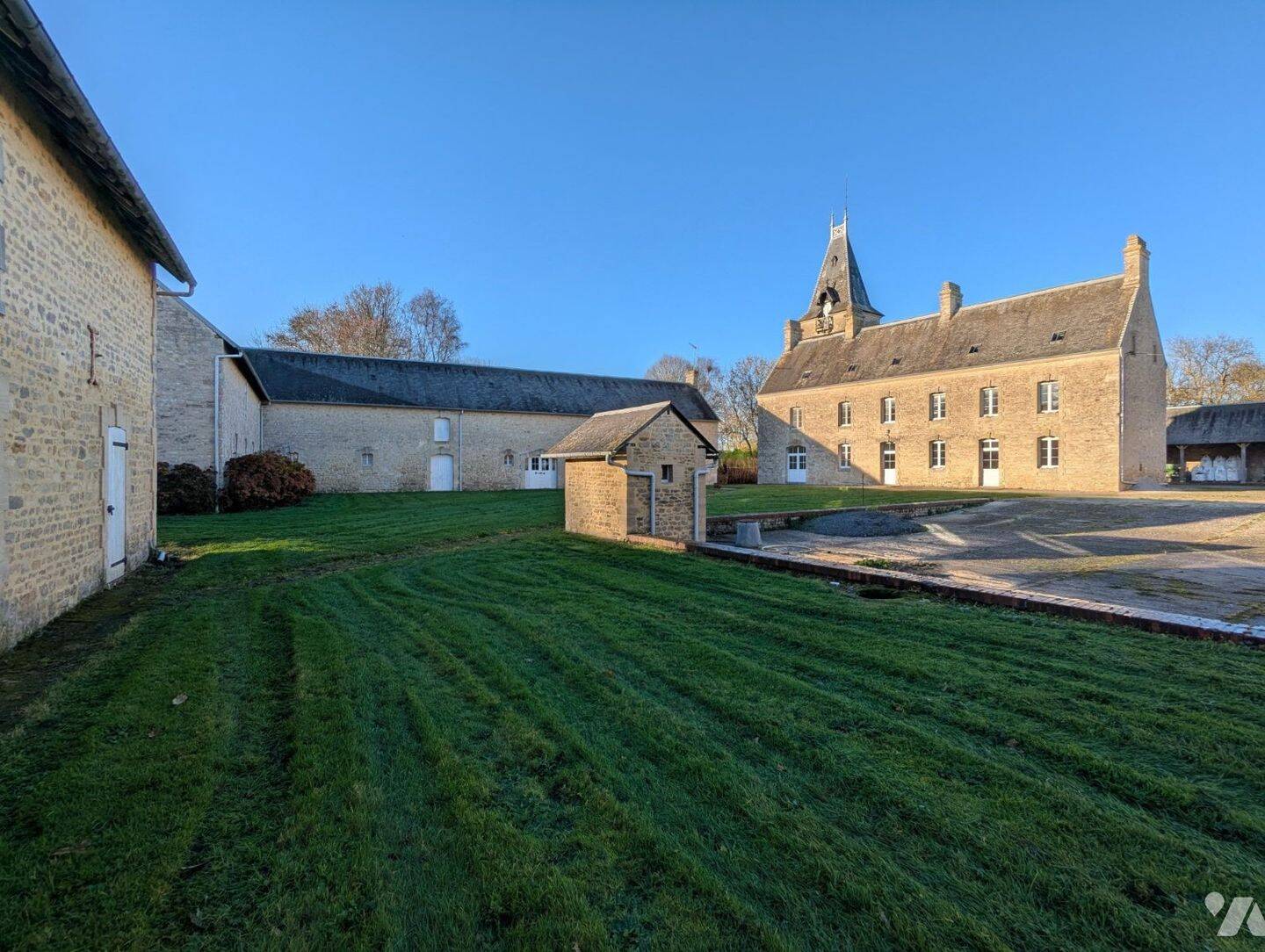 Maison 8 pièces 301 m² · à Deux-Jumeaux · 301 m² · 720 000 €