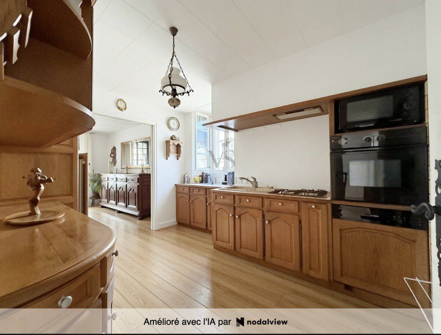 Maison 7 pièces 166 m² · à Riols · 166 m² · 128 000 €