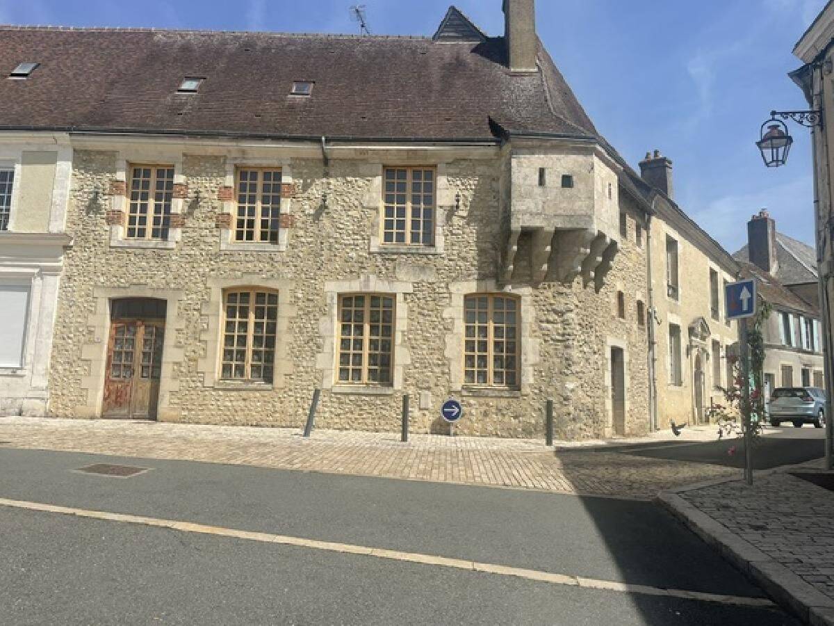 Maison 11 pièces 349 m² · à Authon-du-Perche · 349 m² · 395 000 €