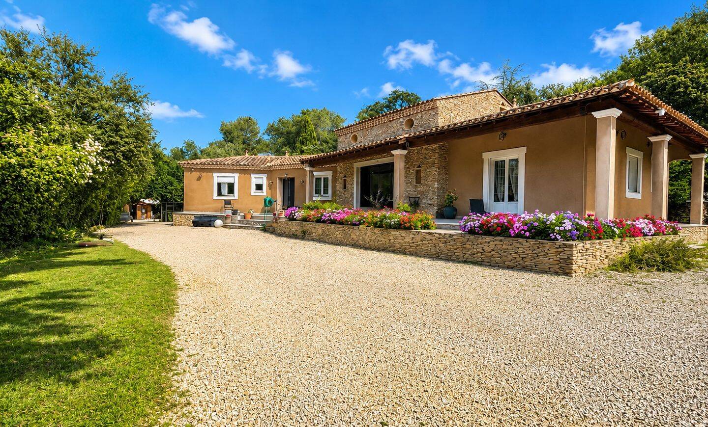 Maison 12 pièces 307 m² · à Nîmes · 307 m² · 1 200 000 €
