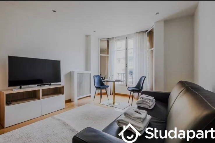 Appartement 1 pièce 28 m² · à Paris 16ème Arrondissement · 28 m² · 2 000 €