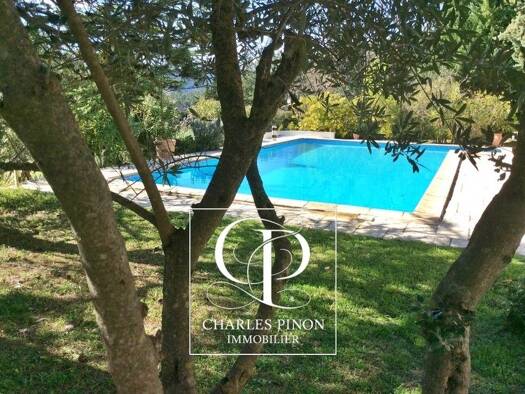 Maison à vendre 1 180 000 € 8 pièces 5 chambres 258 m² 6 800 m² de terrain Rognes 13840