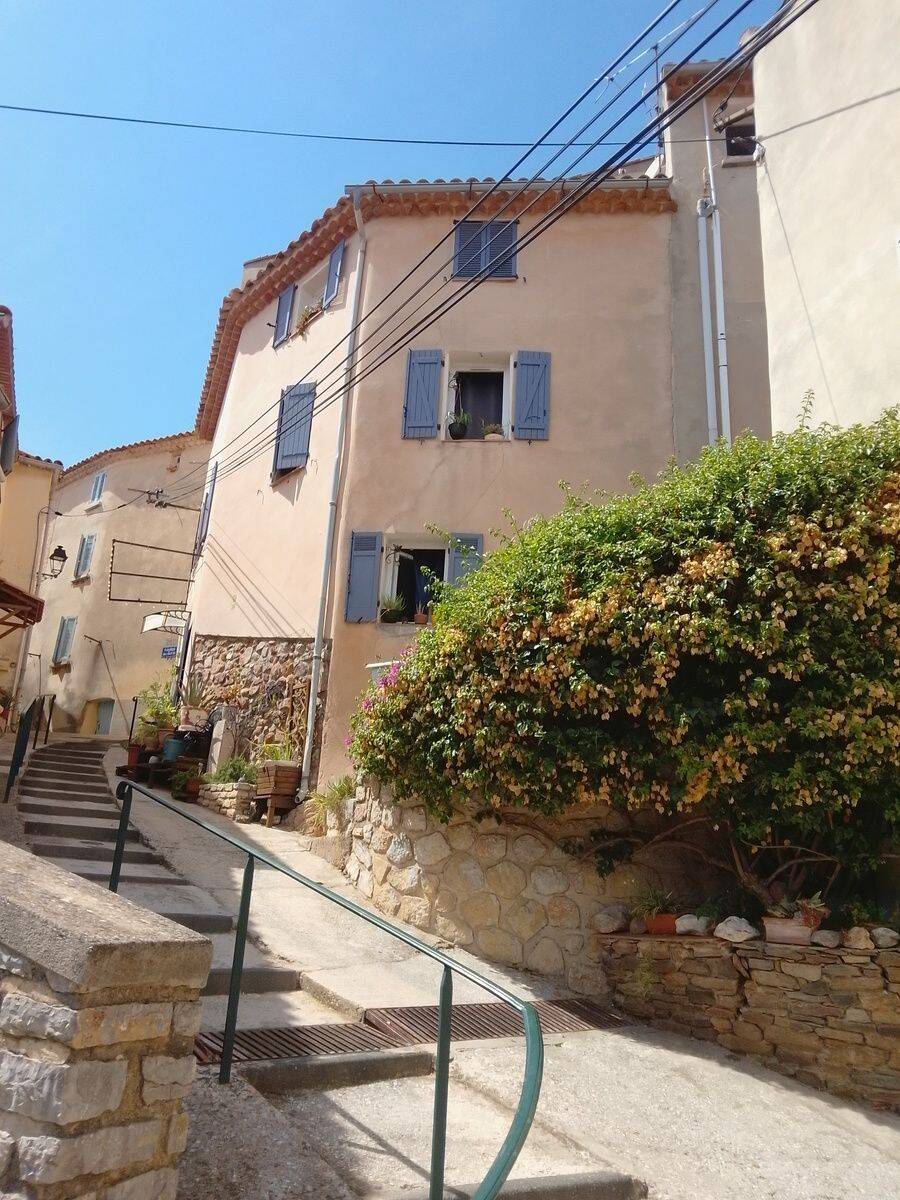 Maison 3 pièces 85 m² · à Pierrefeu-du-Var · 85 m² · 790 €/mois