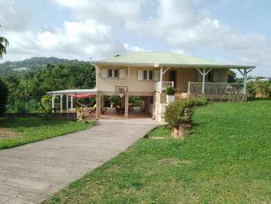 Villa à vendre 520 000 € 8 pièces 6 chambres 173 m² 1 110 m² de terrain Ducos 97224
