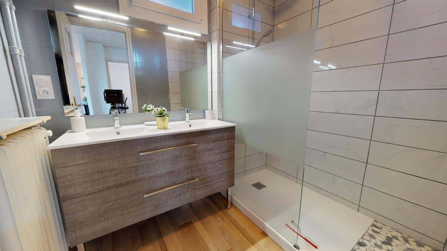 Room in Rue Victor Basch, Villeurbanne for 88 m² with 5 bedrooms — 15