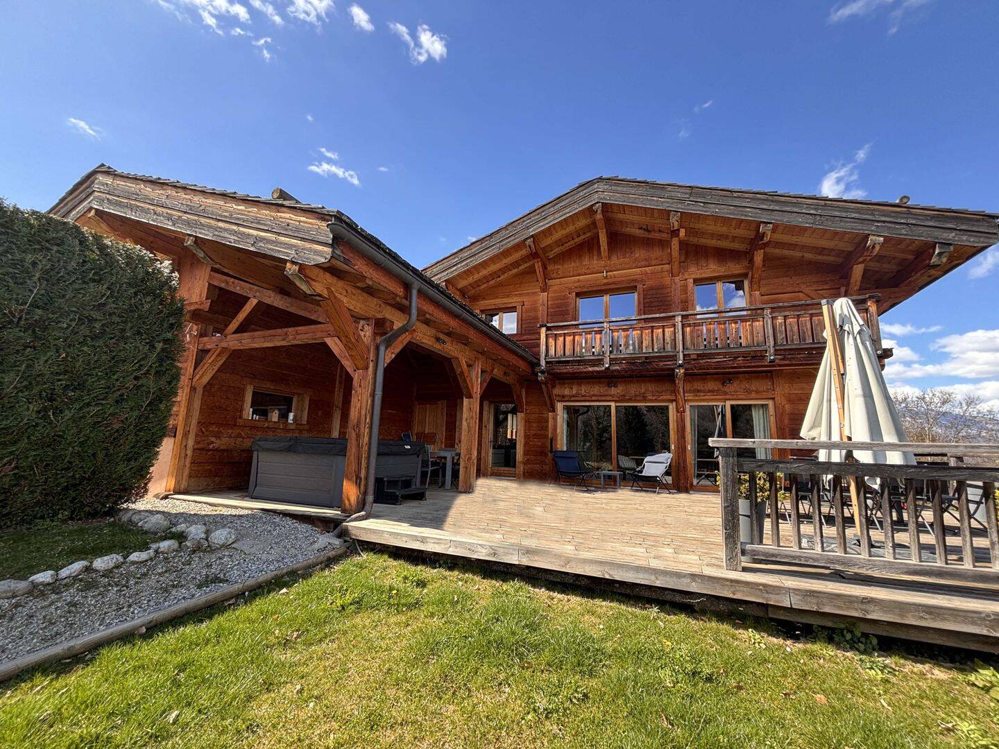 Maison 10 pièces 323 m² · à Domancy · 323 m² · 1 750 000 €