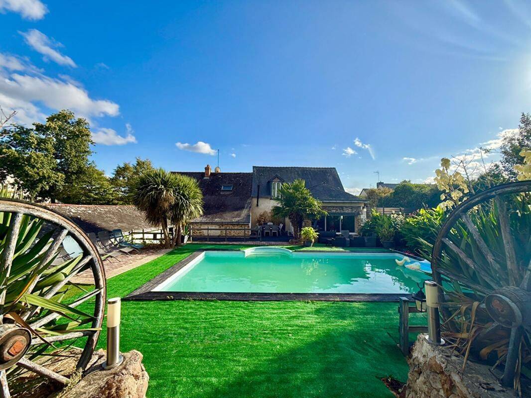 Maison 12 pièces 260 m² · à Les Hauts-d'Anjou · 260 m² · 385 000 €