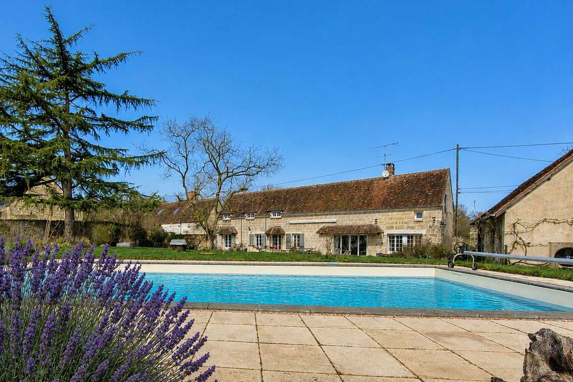 Maison 6 pièces 184 m² · à Vallée-de-Ronsard · 184 m² · 302 000 €