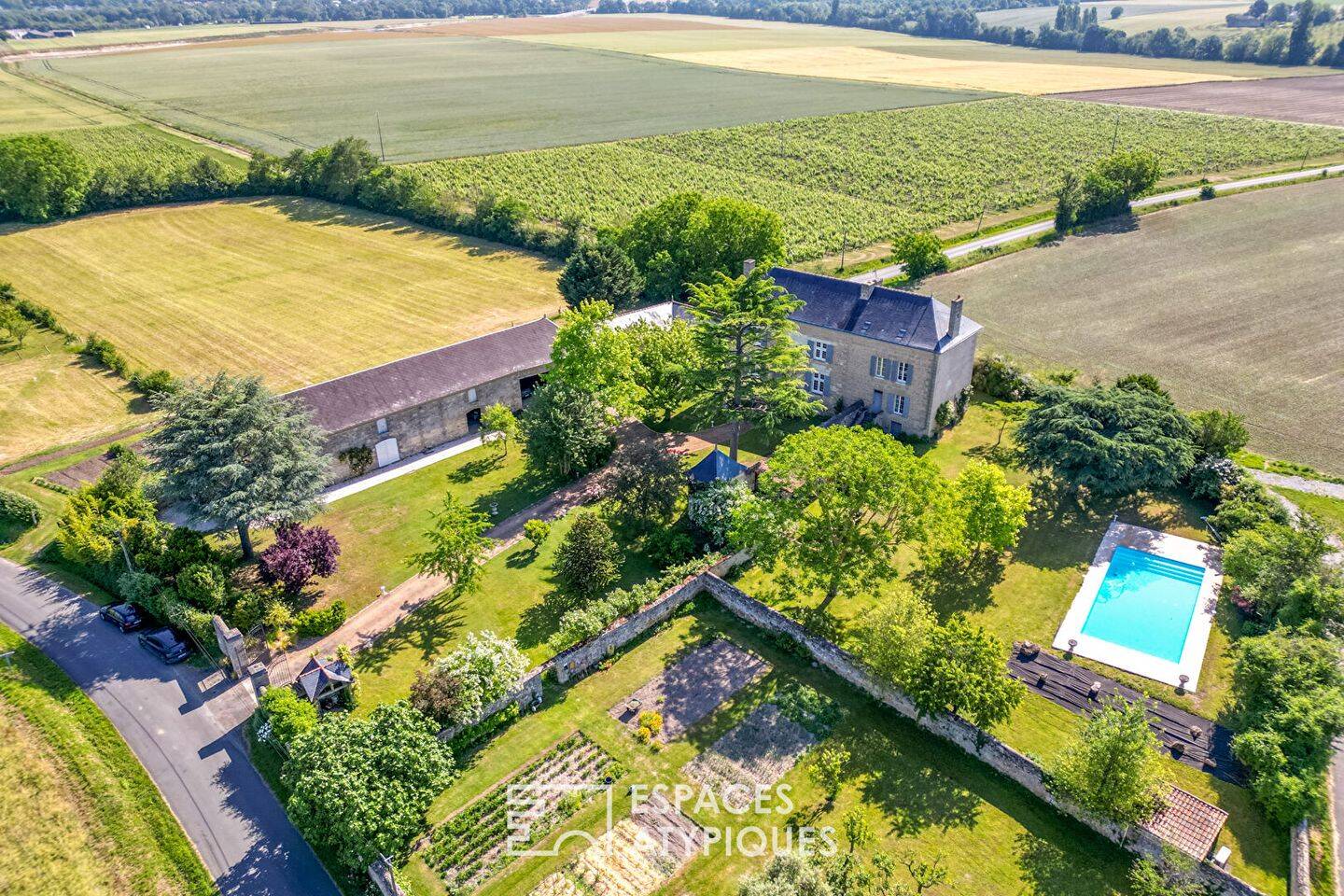 Maison 12 pièces 415 m² · à Doué-en-Anjou · 415 m² · 945 000 €