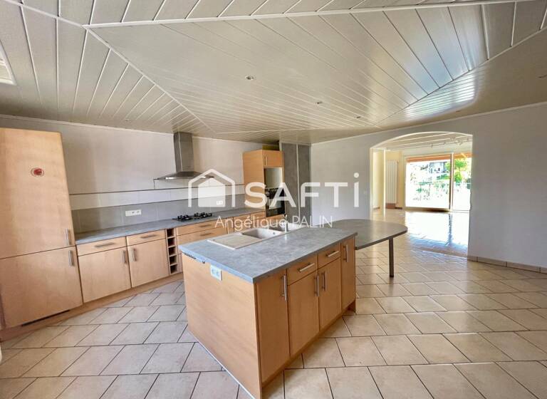 Maison à vendre 169 000 € 5 pièces 4<br/>chambres 145 m²<br/>superficie 469 m²<br/>terrain Sainte-Menehould 51800