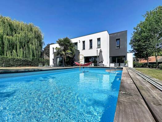Maison à vendre 1 495 000 € 9 pièces 4 chambres 255,3 m² 2 280 m² de terrain Nord Est Santes 59211