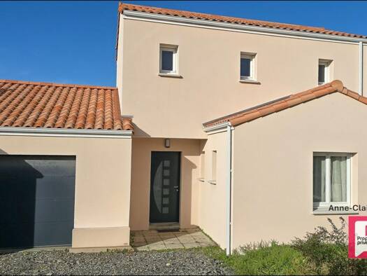 Maison à vendre 327 000 € 5 pièces 3 chambres 97 m² 389 m² de terrain Saint-Père-en-Retz 44320