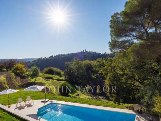 Maison à vendre 4 150 000 € 12 pièces 5 chambres 421 m² 12 380 m² de terrain Saint-Paul-de-Vence 06570