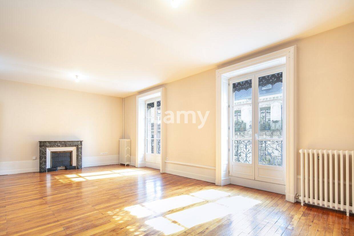Appartement 7 pièces 212 m² · à Grenoble · 211,6 m² · 495 000 €