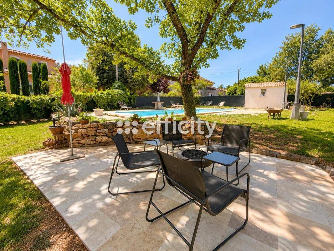 Maison 6 pièces 153 m² · à Saint-Maximin-la-Sainte-Baume · 153 m² · 590 000 €