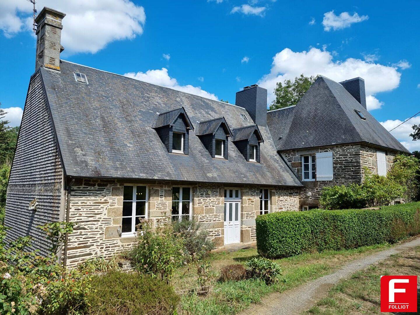 Maison 4 pièces 200 m² · à Sourdeval · 200 m² · 370 000 €