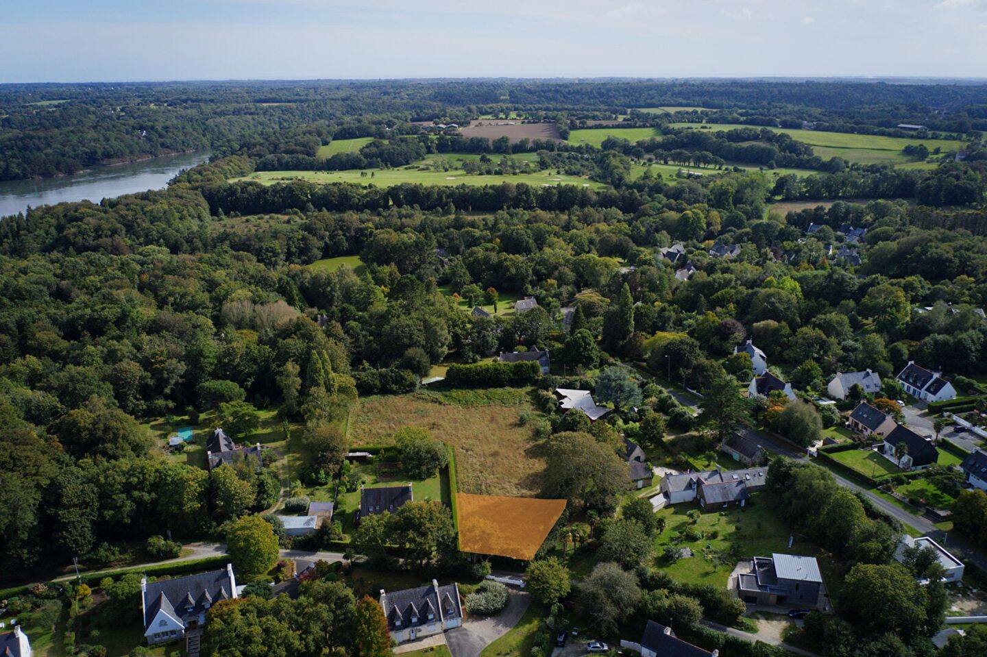 Terrain de 610 m² à Plomelin - photo 2